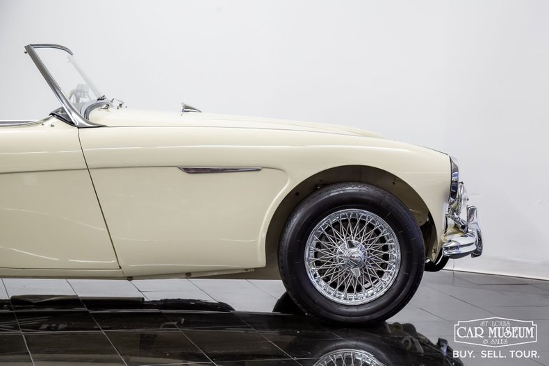 Unknown-100-6-1959-Ivory-White-Black-Leather-42