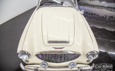 Unknown-100-6-1959-Ivory-White-Black-Leather-49