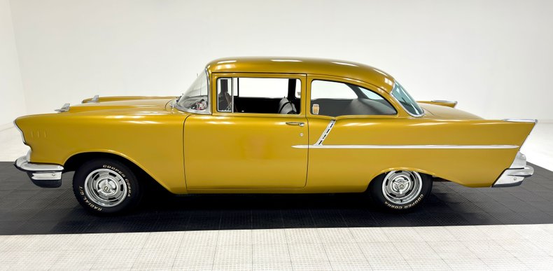 Unknown-150-1957-Mustard-Gold-Black-19