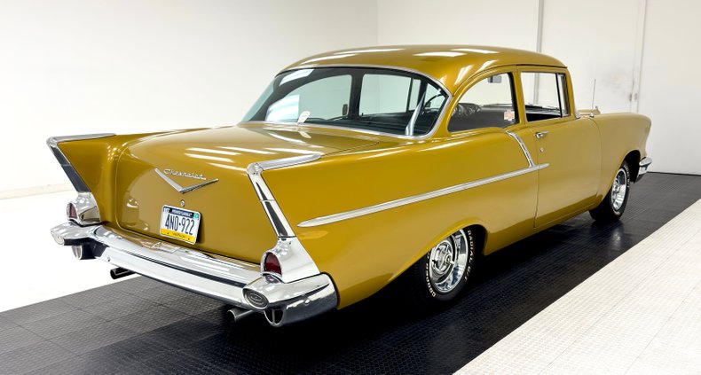 Unknown-150-1957-Mustard-Gold-Black-22