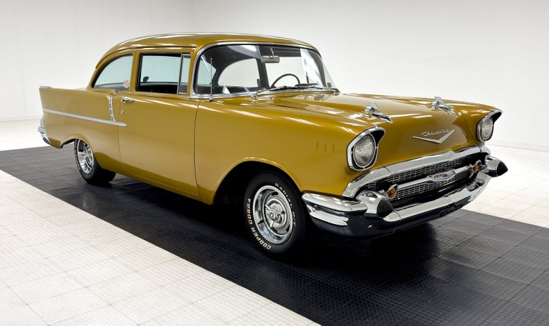 Unknown-150-1957-Mustard-Gold-Black