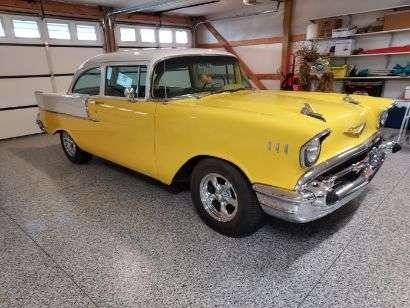 Unknown-150-1957-YellowWhite-BlackWhite-3