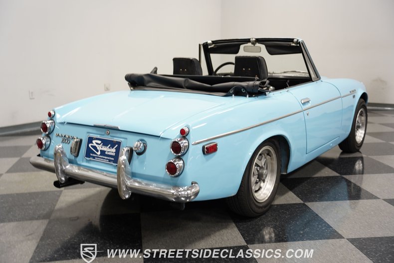 Unknown-1600-1970-Sora-Blue-Black-28