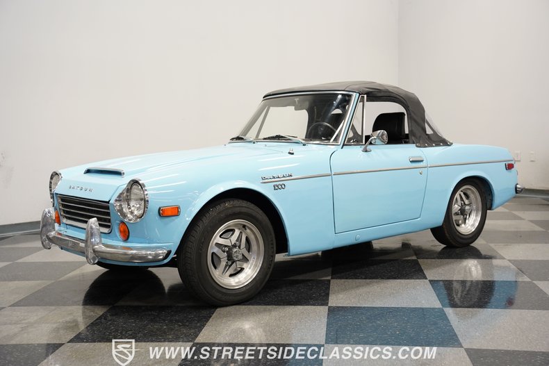 Unknown-1600-1970-Sora-Blue-Black-3