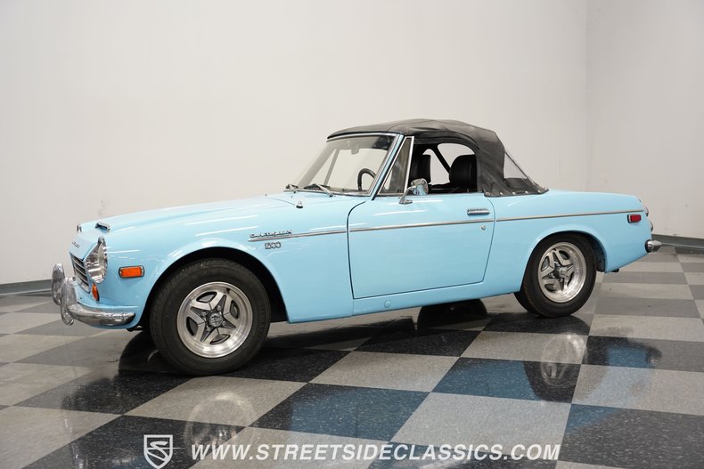 Unknown-1600-1970-Sora-Blue-Black-4
