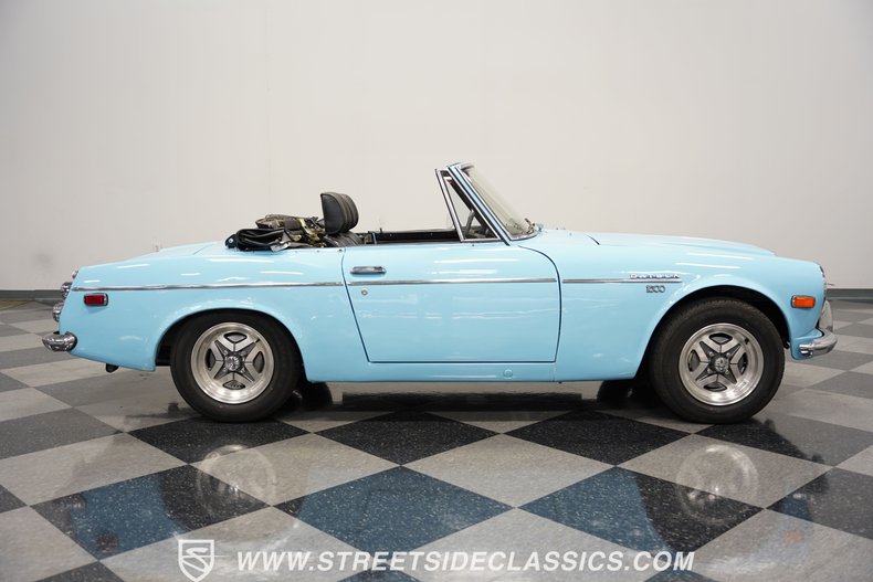 Unknown-1600-1970-Sora-Blue-Black-7