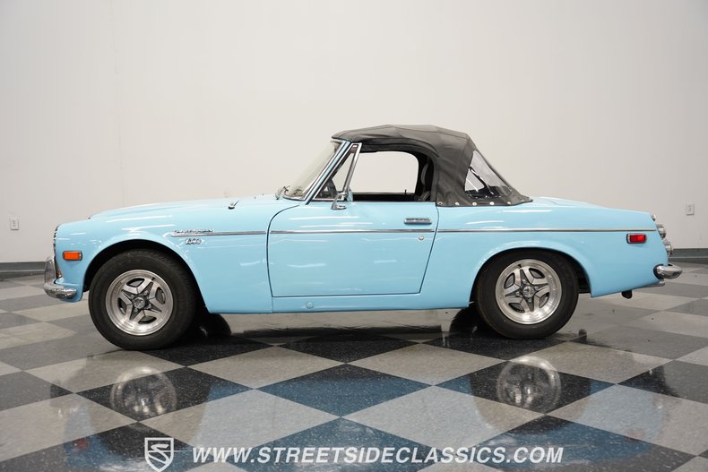 Unknown-1600-1970-Sora-Blue-Black