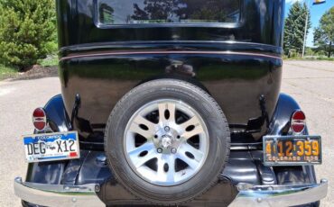Unknown-2-door-sedan-1932-Black-Maroon-1