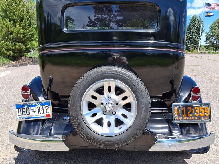 Unknown-2-door-sedan-1932-Black-Maroon-1