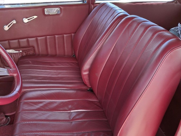Unknown-2-door-sedan-1932-Black-Maroon-11