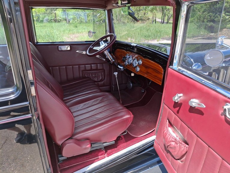 Unknown-2-door-sedan-1932-Black-Maroon-12