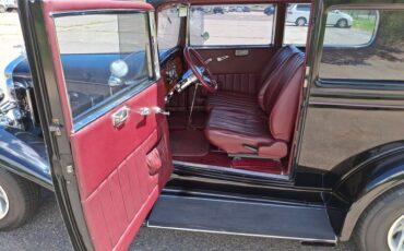 Unknown-2-door-sedan-1932-Black-Maroon-13