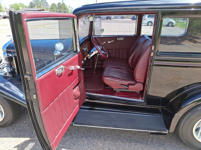 Unknown-2-door-sedan-1932-Black-Maroon-13