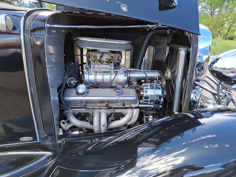 Unknown-2-door-sedan-1932-Black-Maroon-15