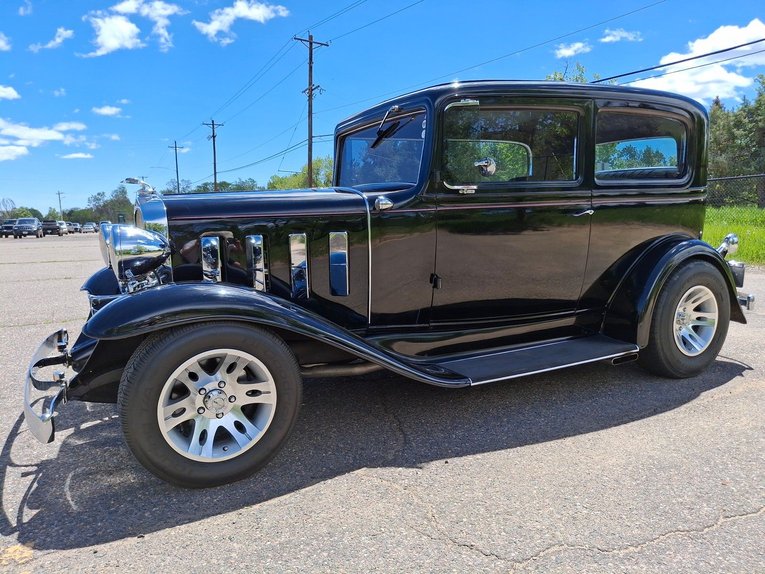 Unknown-2-door-sedan-1932-Black-Maroon-35