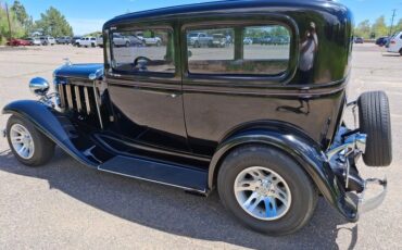 Unknown-2-door-sedan-1932-Black-Maroon