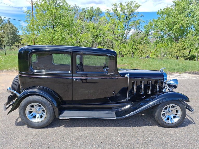 Unknown-2-door-sedan-1932-Black-Maroon-38