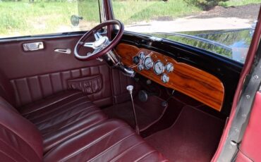 Unknown-2-door-sedan-1932-Black-Maroon-9