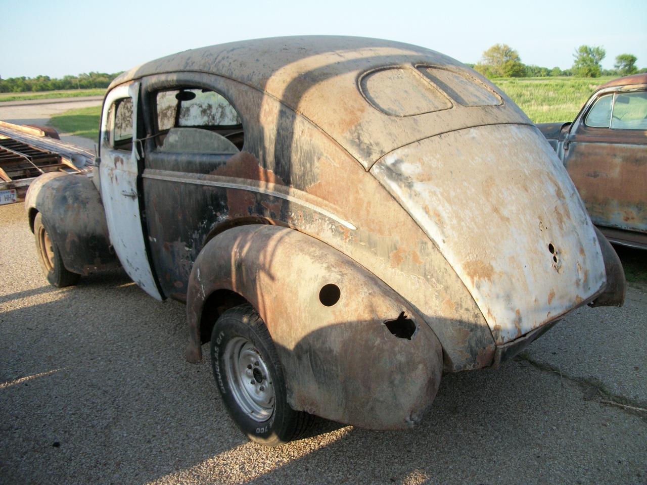 Unknown-2-door-sedan-1940-black-2