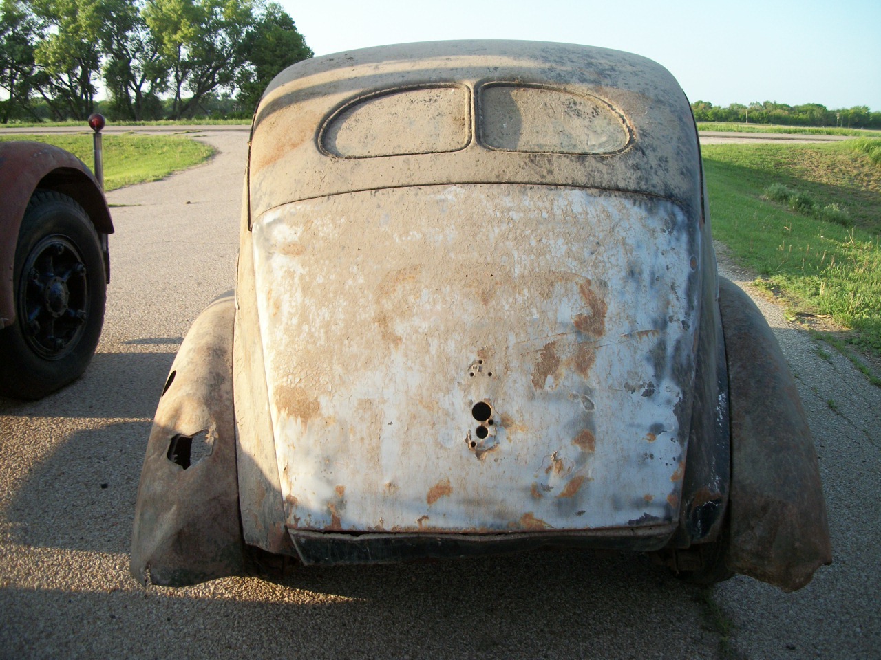 Unknown-2-door-sedan-1940-black-3