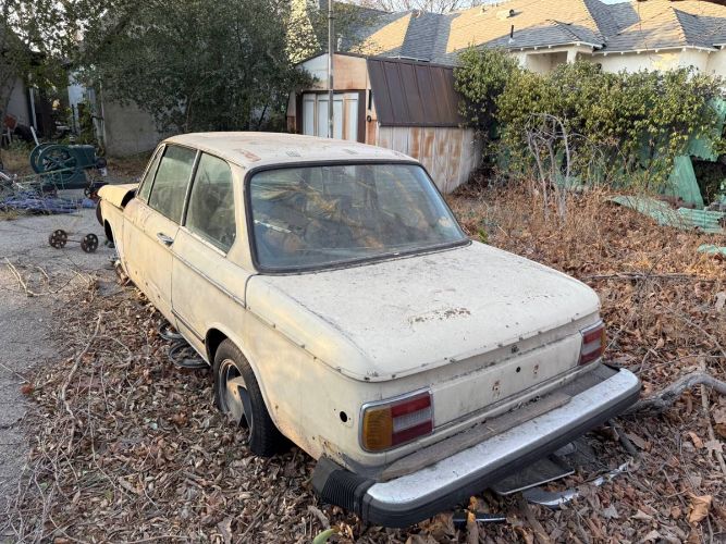 Unknown-2002-1972-White-2