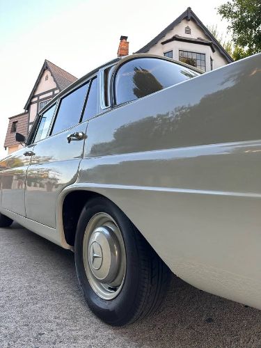 Unknown-200d-1965-White-1