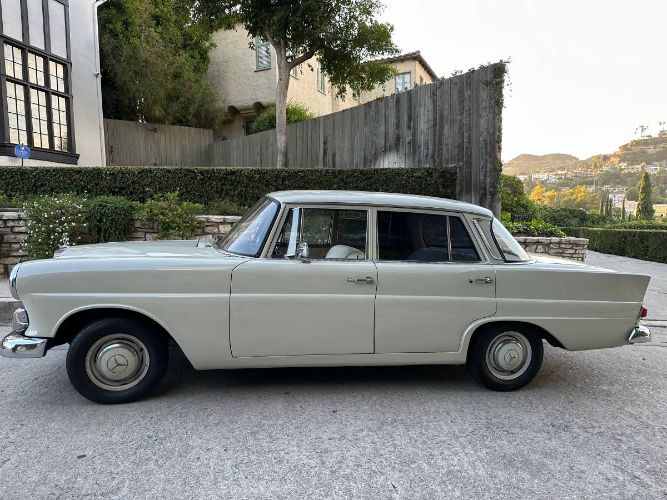 Unknown-200d-1965-White-2
