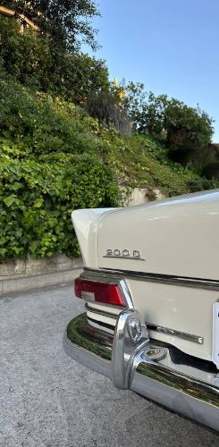 Unknown-200d-1965-White-8
