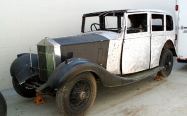Unknown-2025-1935-White-Black