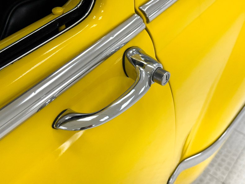 Unknown-210-1953-Yellow-Black-15