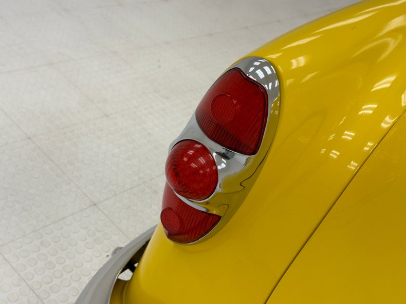 Unknown-210-1953-Yellow-Black-17