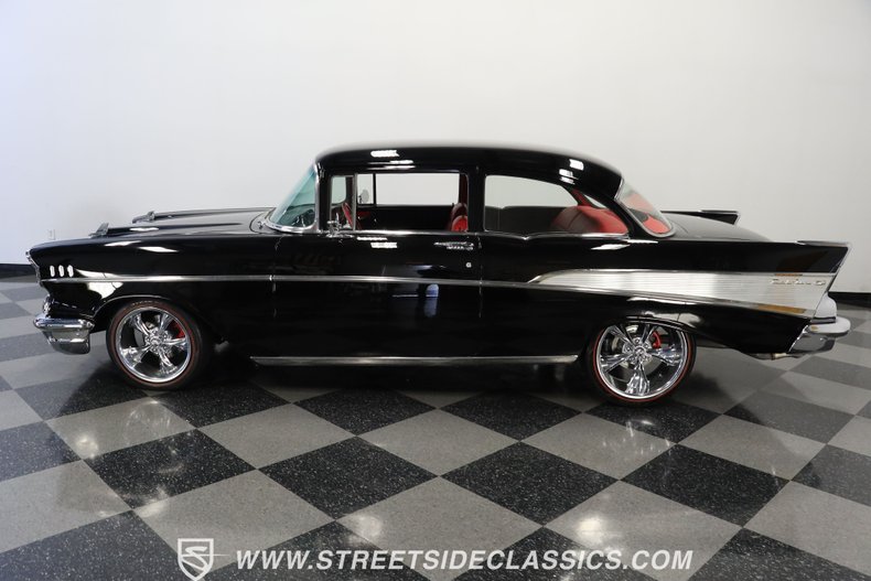 Unknown-210-1957-Black-Black-ampamp-Red