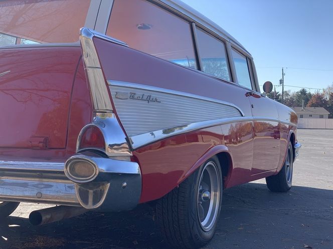 Unknown-210-1957-Red-Red-1