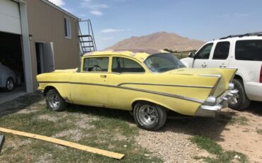 Unknown-210-1957-Yellow-Black