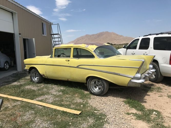 Unknown-210-1957-Yellow-Black