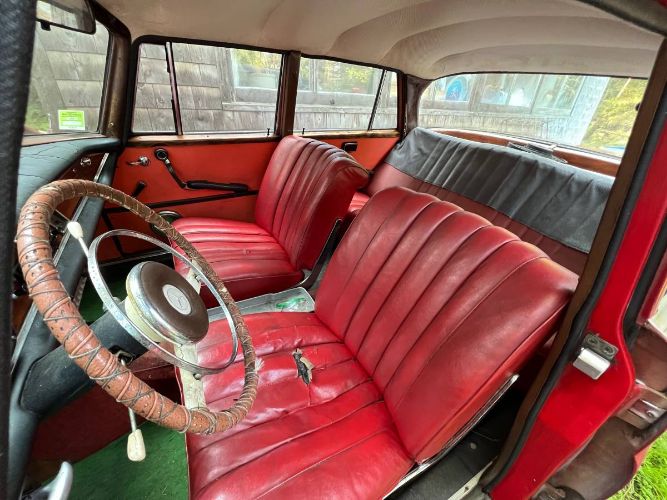 Unknown-220b-1961-RedBlack-12