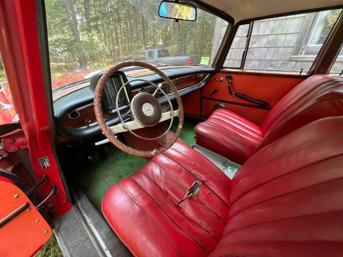 Unknown-220b-1961-RedBlack-14