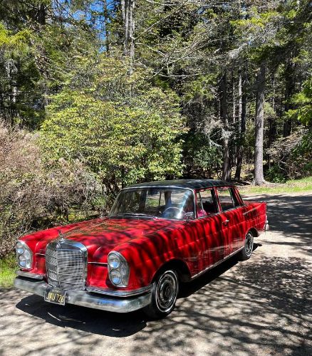 Unknown-220b-1961-RedBlack-16