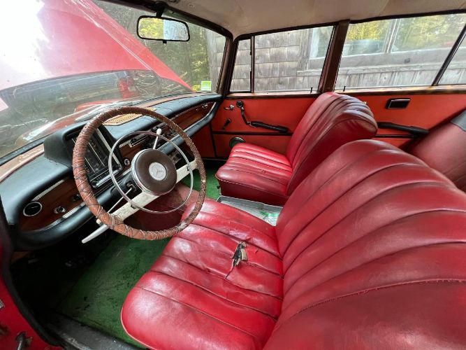Unknown-220b-1961-RedBlack-3