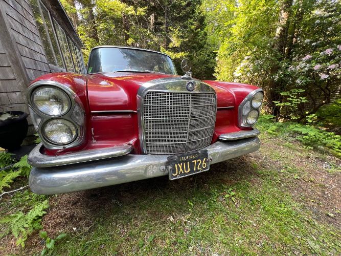 Unknown-220b-1961-RedBlack-4
