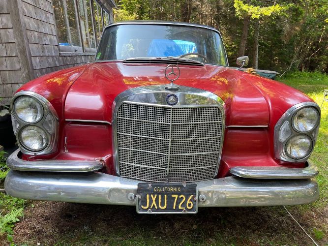 Unknown-220b-1961-RedBlack-9