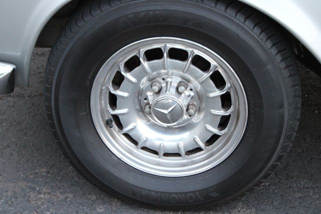 Unknown-230sl-1967-Silver-Blue-14