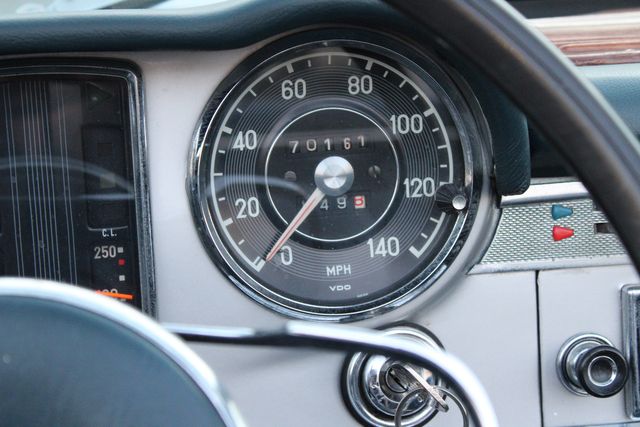 Unknown-230sl-1967-Silver-Blue-16