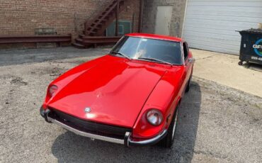 Unknown-240z-1970-Red-Black-17