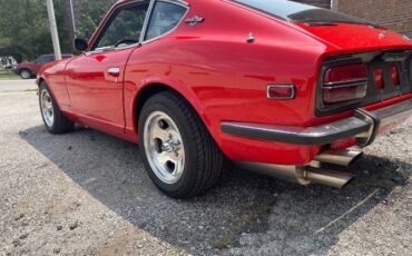 Unknown-240z-1970-Red-Black-22