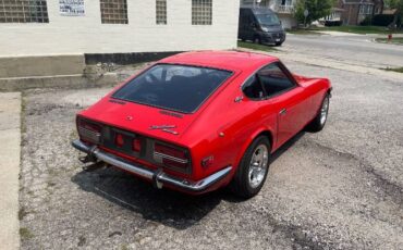 Unknown-240z-1970-Red-Black-23