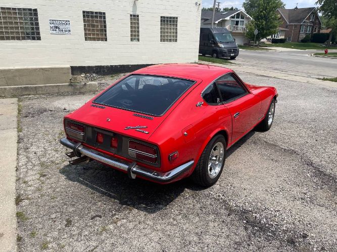 Unknown-240z-1970-Red-Black-23