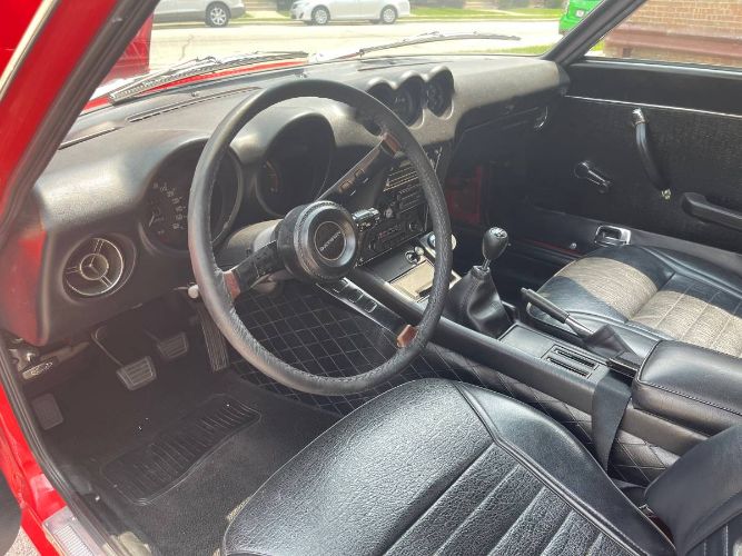 Unknown-240z-1970-Red-Black-3