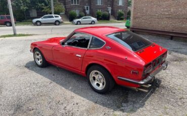 Unknown-240z-1970-Red-Black-5