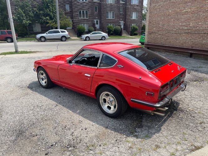 Unknown-240z-1970-Red-Black-5